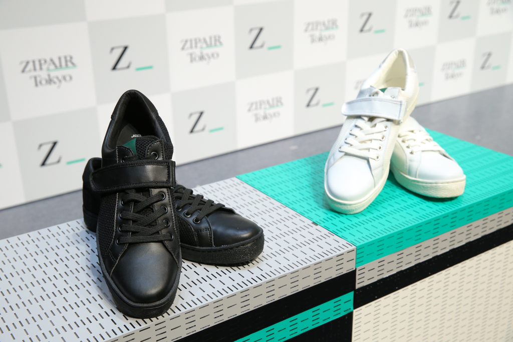 Onウェア類　まとめ売り(バラ売り不可) ZIPAIRshoes_resized_1024x.png?